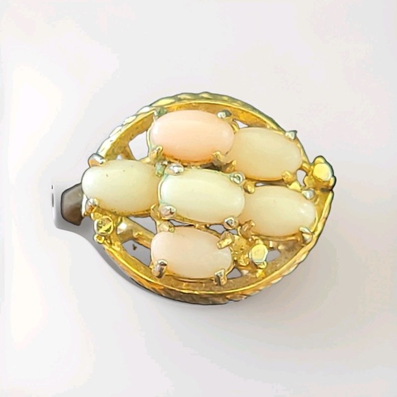 The Unbranded Brand Jewelry - Vintage Pink Coral Style Cluster Ring Gold Tone Floral Leaf Size 6.5